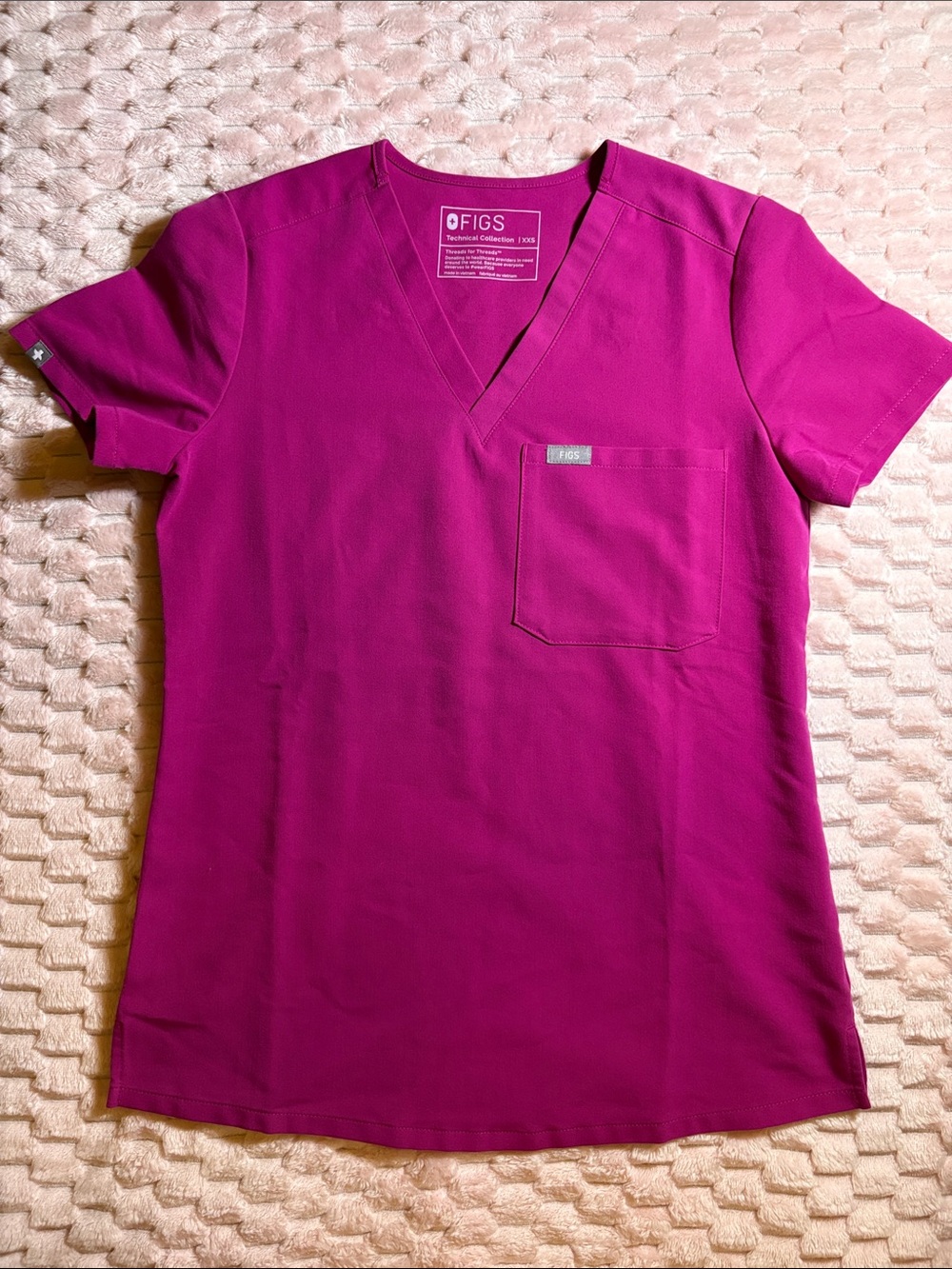 Figs Women's Short-Sleeve V-Neck Top in Magenta